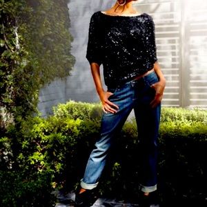 WHO WHAT WEAR BLACK SEQUIN T-SHIRT!